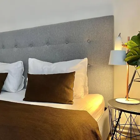 Beautiful New Town Apartment Prag